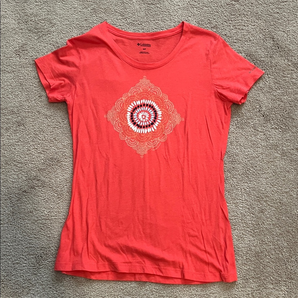 Columbia Short Sleeve Mandala Graphic T-shirt-size Small, EUC *like new*